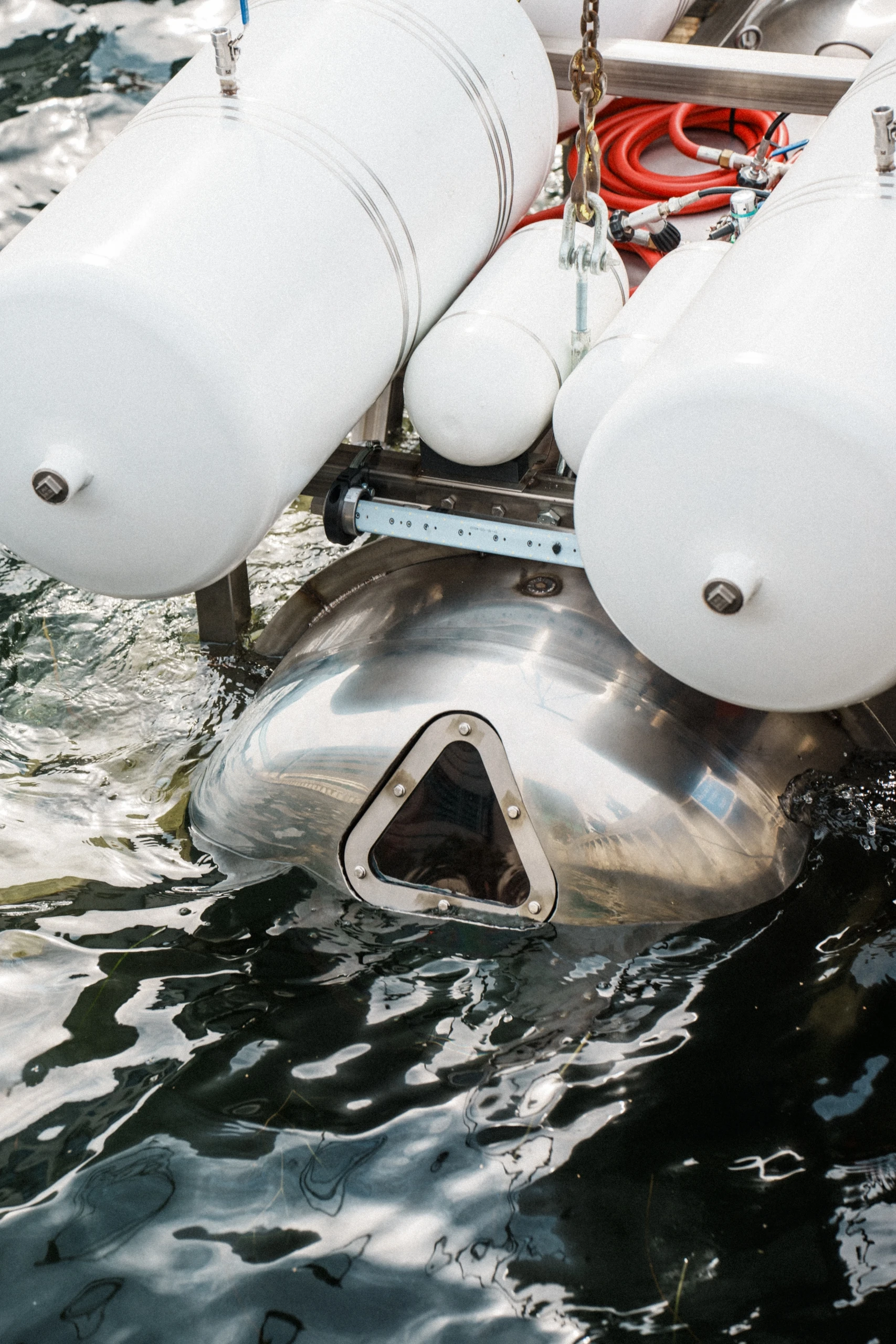 Image of Uhab being submerged
